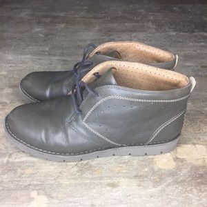 Clarks Artisan Women’s 8.5 Olive Gray Booties